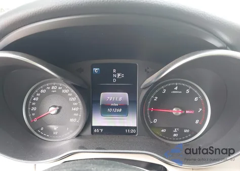 2015 Mercedes-Benz C 300 4Matic z USA, uszkodzony, nr VIN 55SWF4KB0FU019171